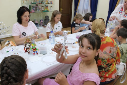 24 июня в усадьбе Знамеское-Губайлово состоялась первая часть благотворительного мастер-класса по изготовлению игрушки из ваты Басовой Светланы Николаевны