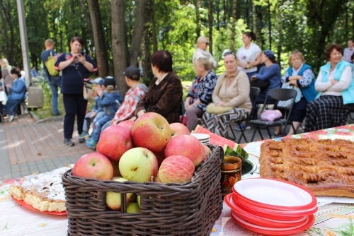 25 августа в усадьбе Знаменское-Губайлово состоялся настоящий народный праздник - "Яблочный спас", организованный совместно с Муниципальным Центром Духовной Культуры