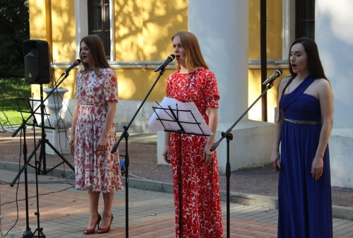 22 августа на Арт-бульваре Знаменское-Губайлово состоялся концерт-акция, посвящённый Дню Российского флага