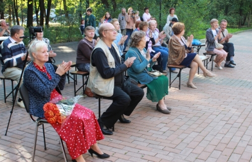 28 августа на Арт-бульваре "Знаменское-Губайлово состоялся концерт "Любимые песни" Арт-проекта "Вместе в искусство добра"