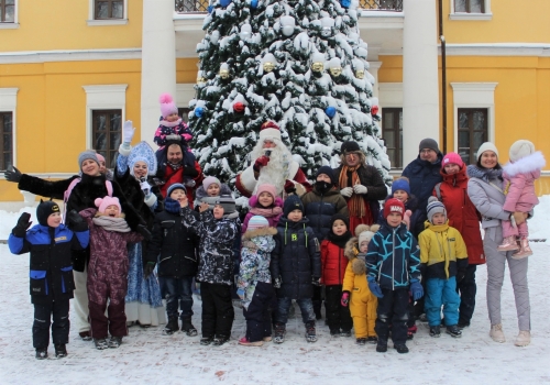 25 декабря на Арт-бульваре усадьбы Знаменское-Губайлово состоялся традиционный новогодний праздник - ёлка в усадьбе