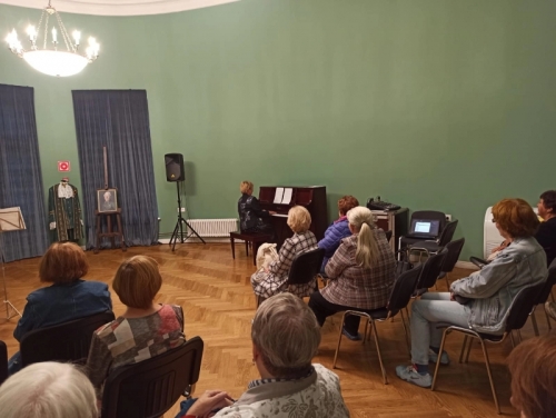 Концертная программа была организована в Усадьбе "Знаменское-Губайлово" для участников программы "Активное долголетие"