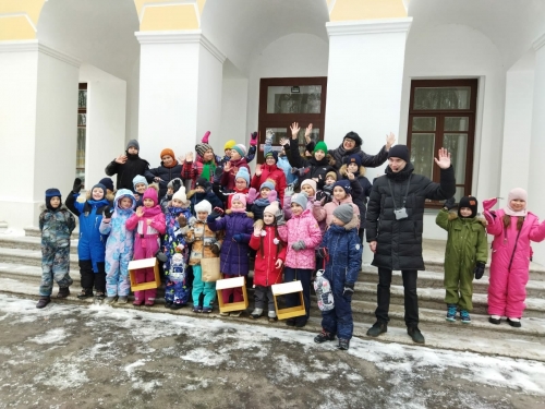 19 декабря сотрудники Культурно-выставочного комплекса "Знаменское-Губайлово" провели экологическую акцию "Покорми птиц зимой"