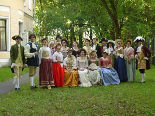 В эти выходные усадьба Знаменское- Губайлово гостеприимно открыла свои двери для пикника в стиле 18 века.