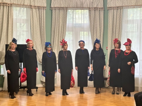 «Дефиле дам серебряного возраста»: красота вне времени